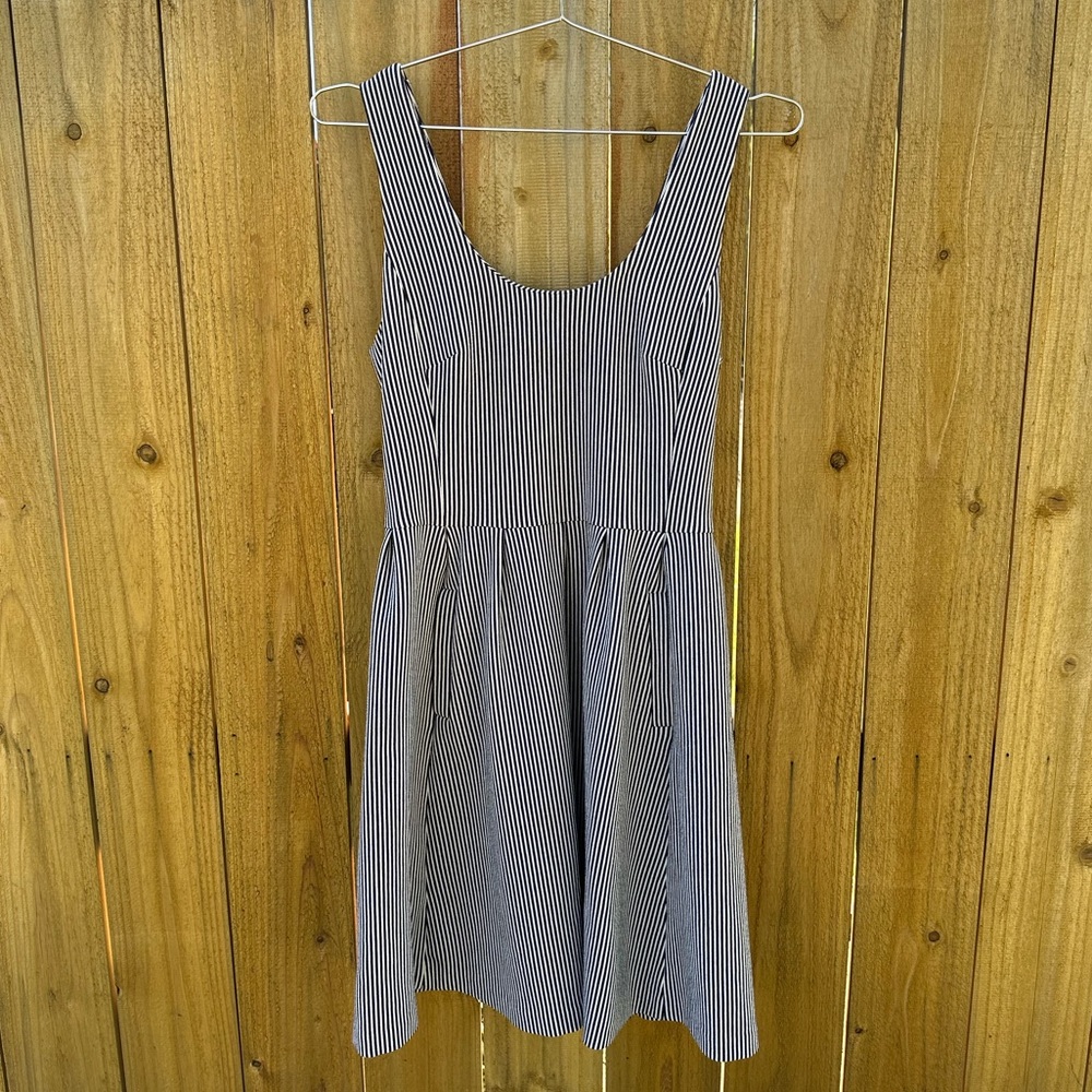 Banana Republic Classic Scoop Neck Navy Striped Dress Size 6